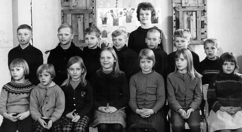Kolkun koulun luokkakuva 1964-1965, opettaja Vieno Koivisto