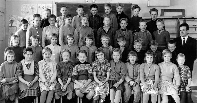 Kolkun koulun luokkakuva 1960-1961, opettaja Vilho Koivisto