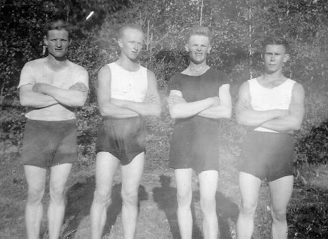 Kolkkulaisia urheilijoita ryhmäkuvassa