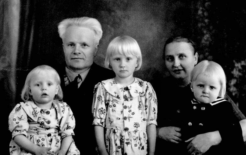 Opettaja Tyyne Jääskeläisen perhekuva