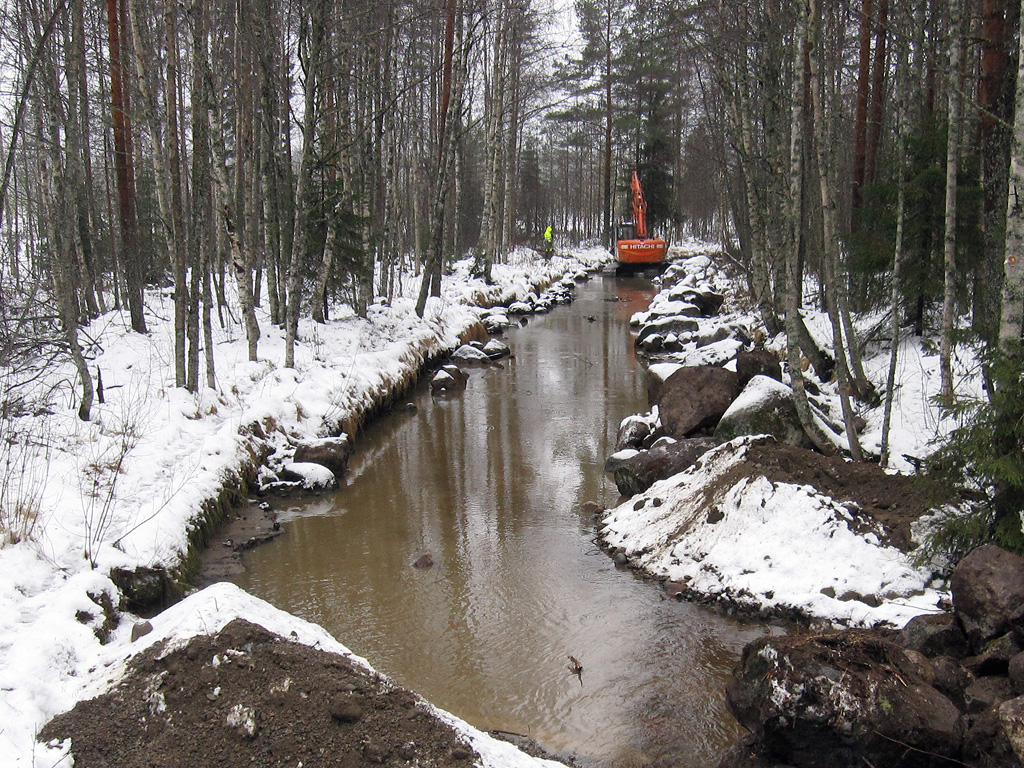 Kunnostettu Kolkkujoki Kolkuntien sillan kohdalla