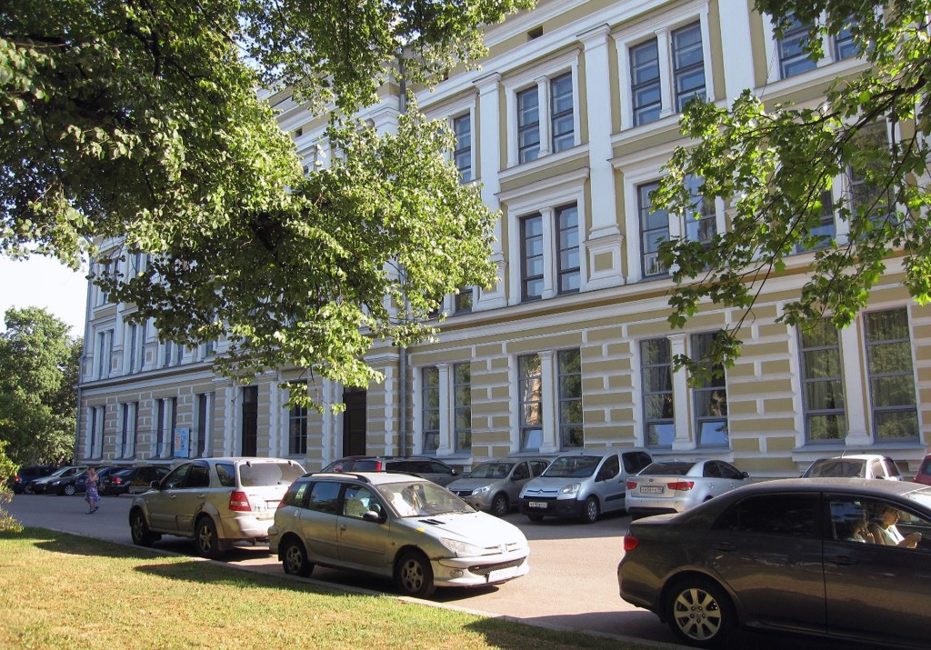 Viipurin saneerattuja julkisivuja