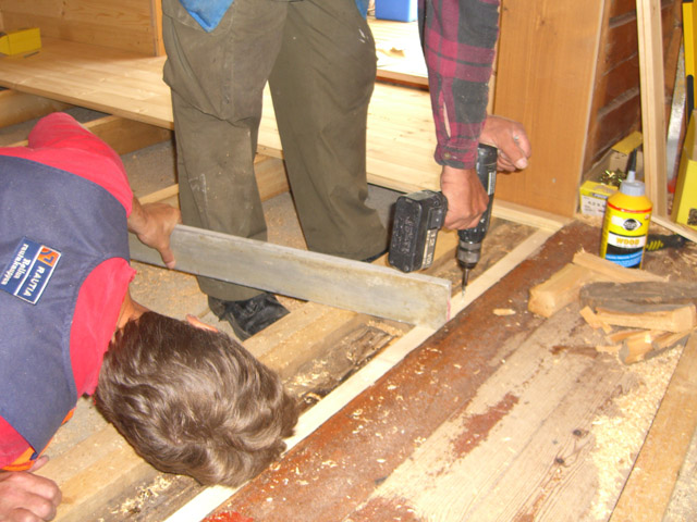 138Lattilankkujen lyönti2