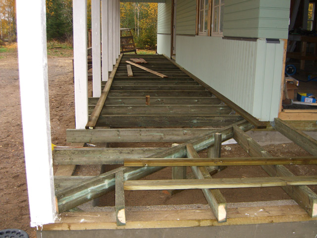 98Terassin lattiakoolaus