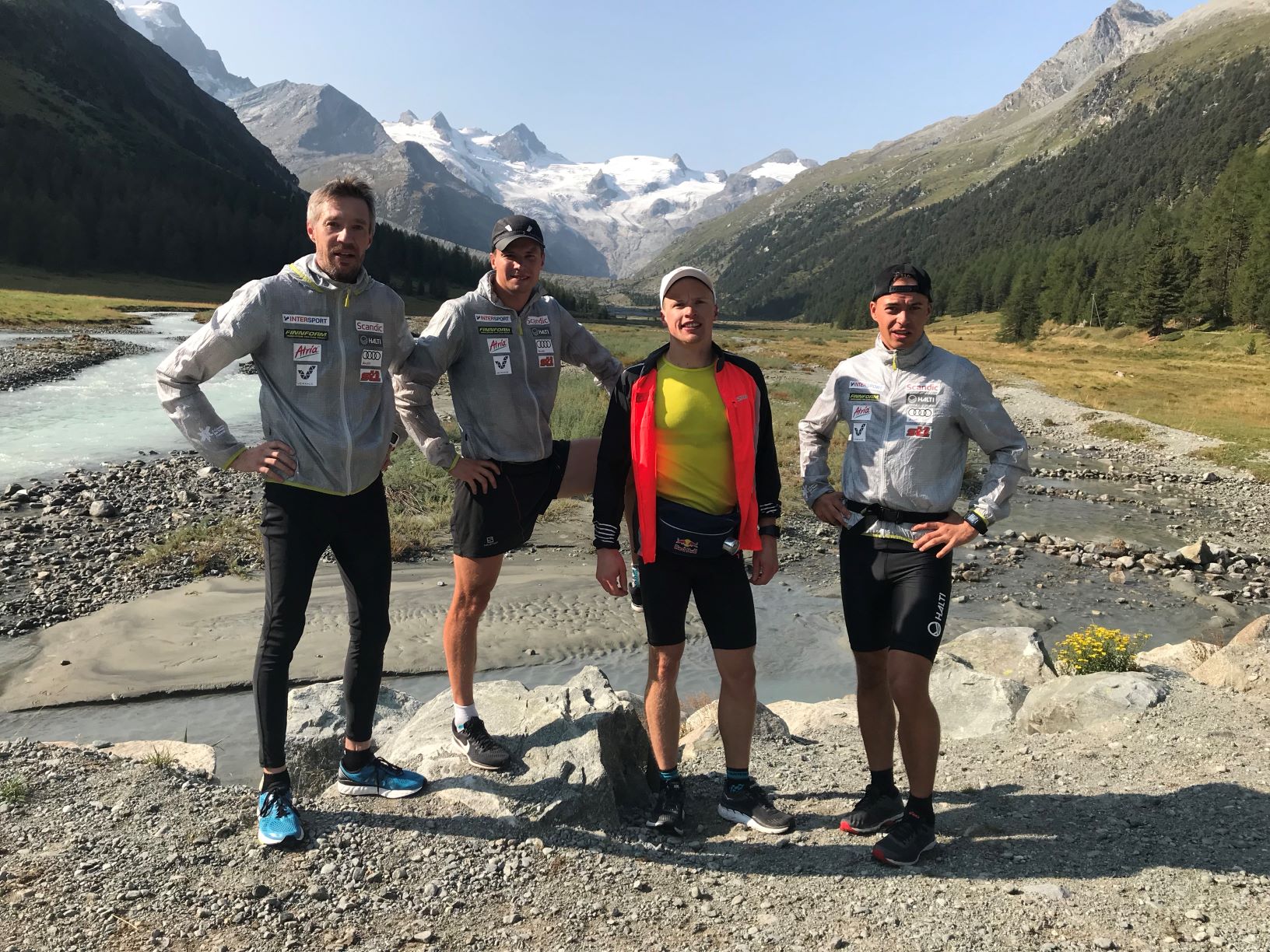 Lenkkiporukka Pontsesinassa