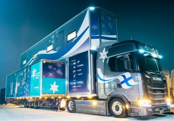 Suomen hiihtomaajoukkueen huoltorekka