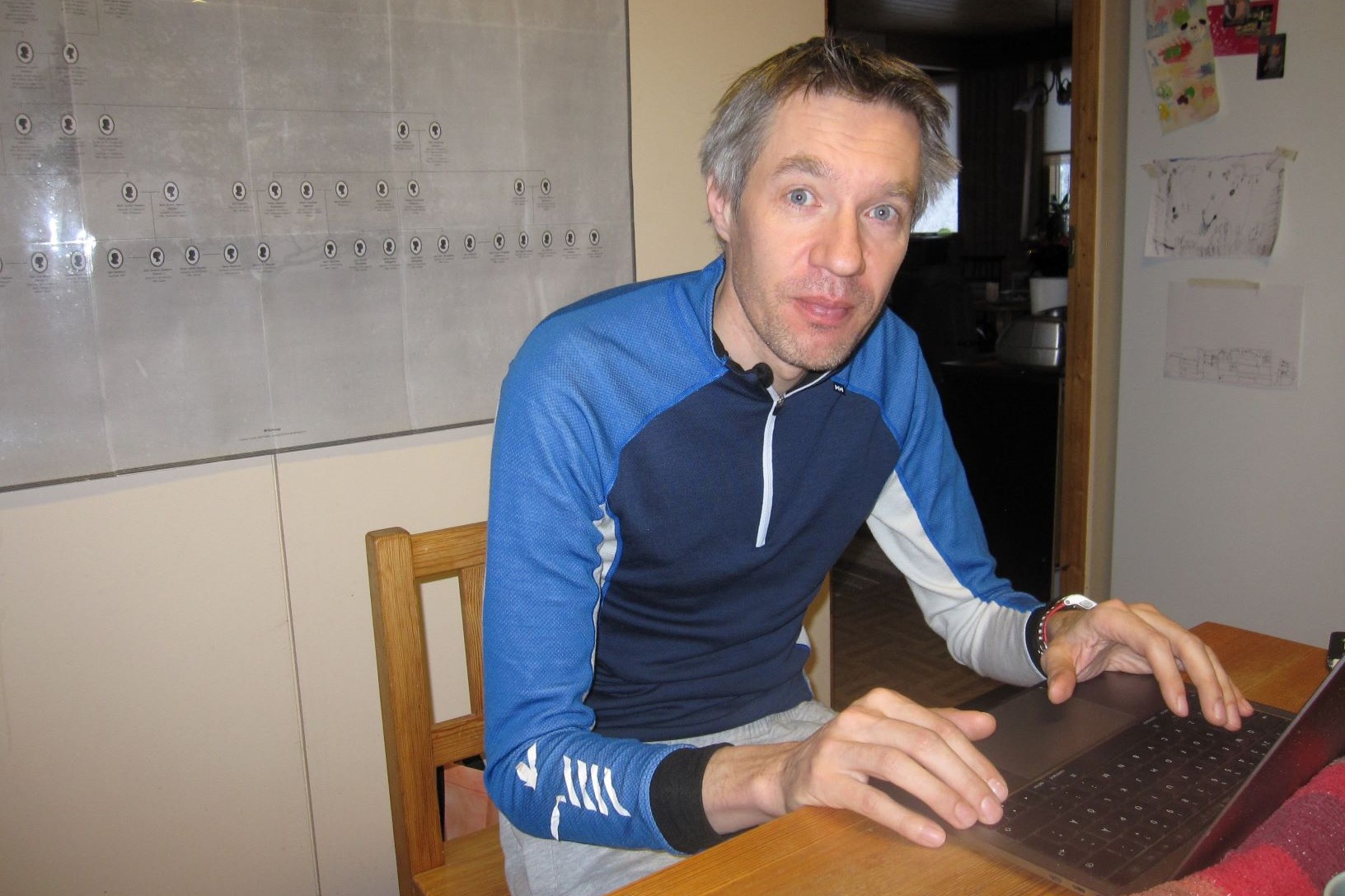 Teemu Tapiolan kahvipöydässä